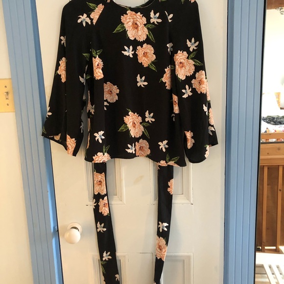 Floral Blouse - Picture 2 of 3
